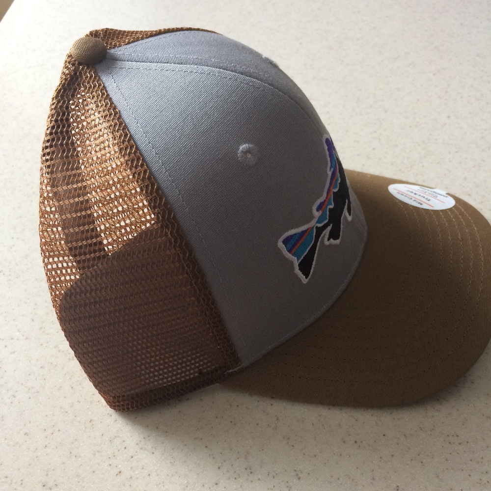 SOLD - Patagonia Fitz Roy Trout Trucker Hat  New - Picture 4 of 7